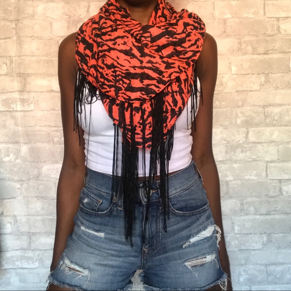 EXPRESS | Zebra print multi-Wearable scarf